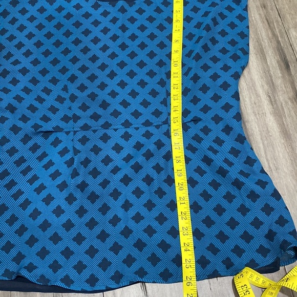 CAbi #3274 XS Pacific Blue Foulard Diamond Layered Cap Sleeve Print Blouse - Picture 6 of 6